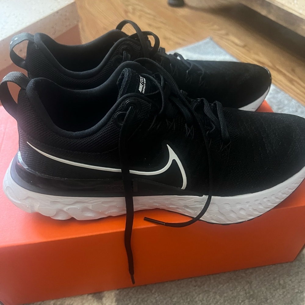 Women Sz 9.5 Nike React Infinity Run FK2